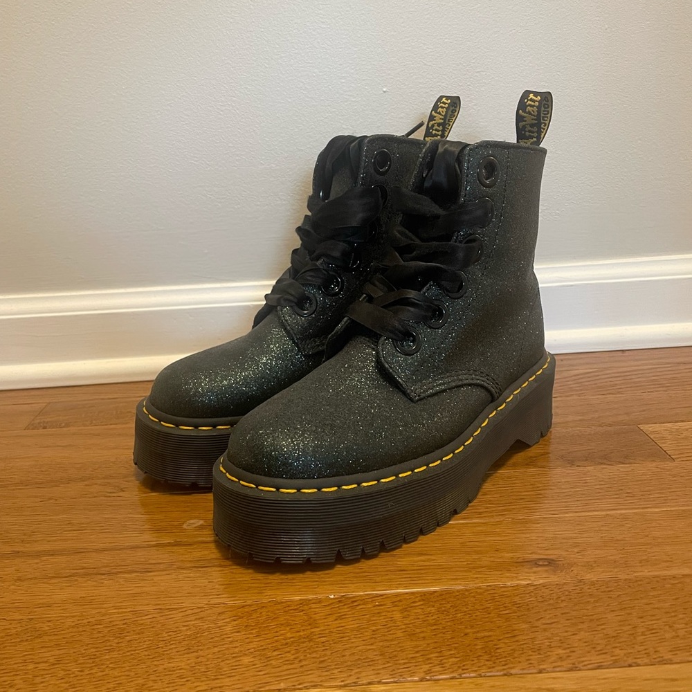 🖤💚 Doc Martens Molly Glitter (green tint) women’s 9, excellent condition!
